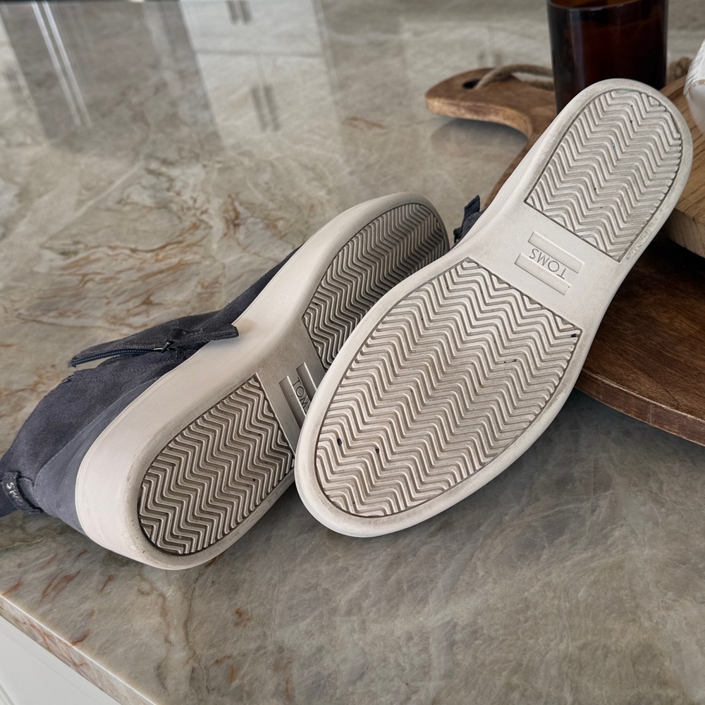 TOMs Jamie womans gray suede slip on wedge sneaker high top 8.5 - Picture 8 of 9